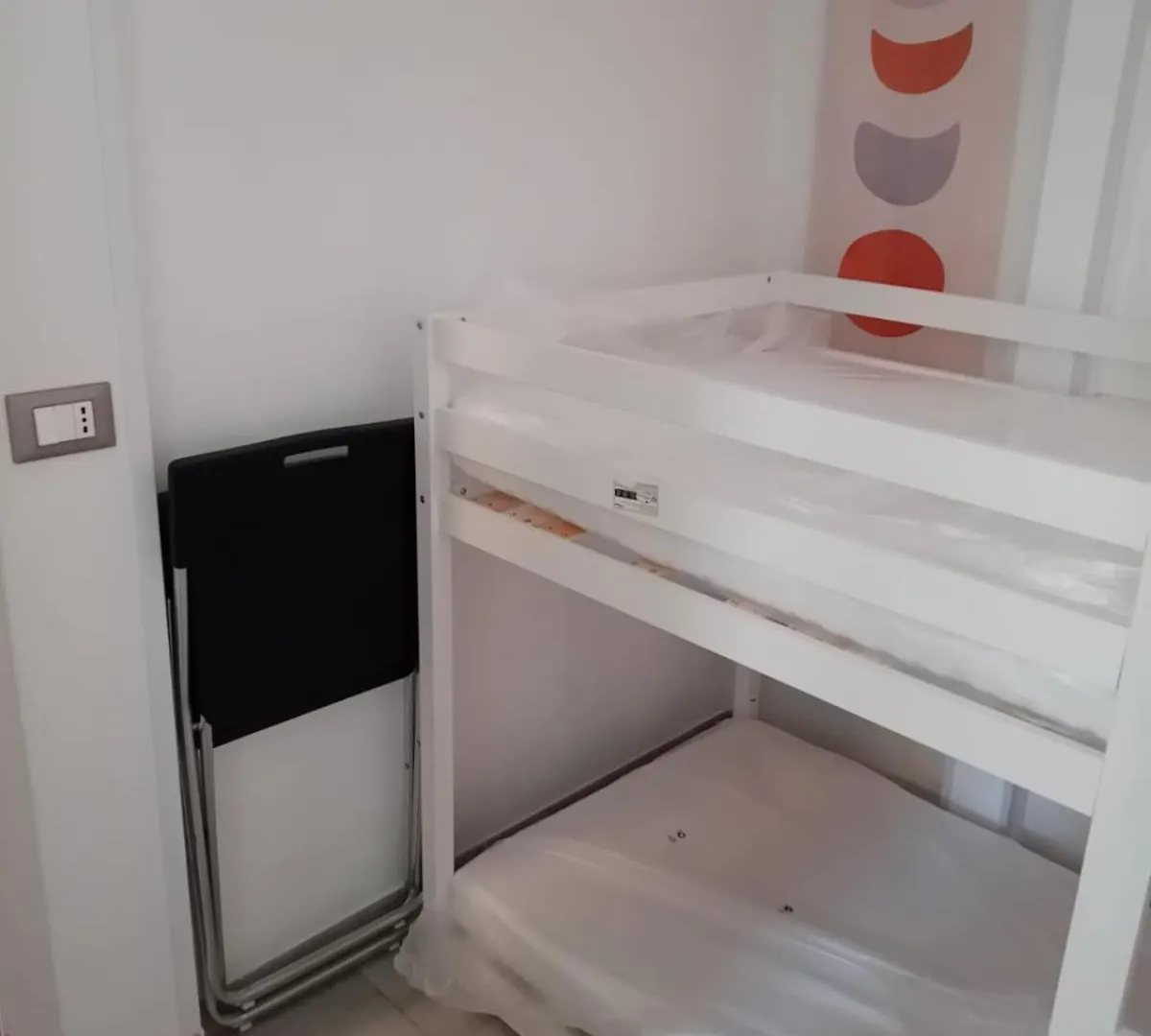 Room In Guest Room - Very Central Room Consisting Of 2 Very Comfortable Sofa Beds With En-Suite Bathroom Катания Италия