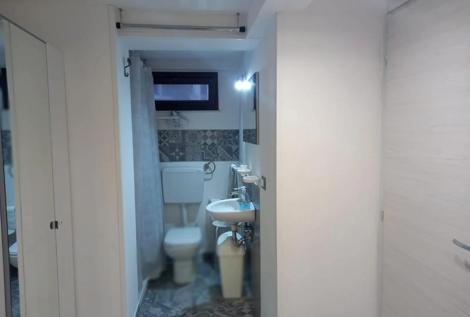 Room In Guest Room - Very Central Room Consisting Of 2 Very Comfortable Sofa Beds With En-Suite Bathroom Catania 0*,  Italy