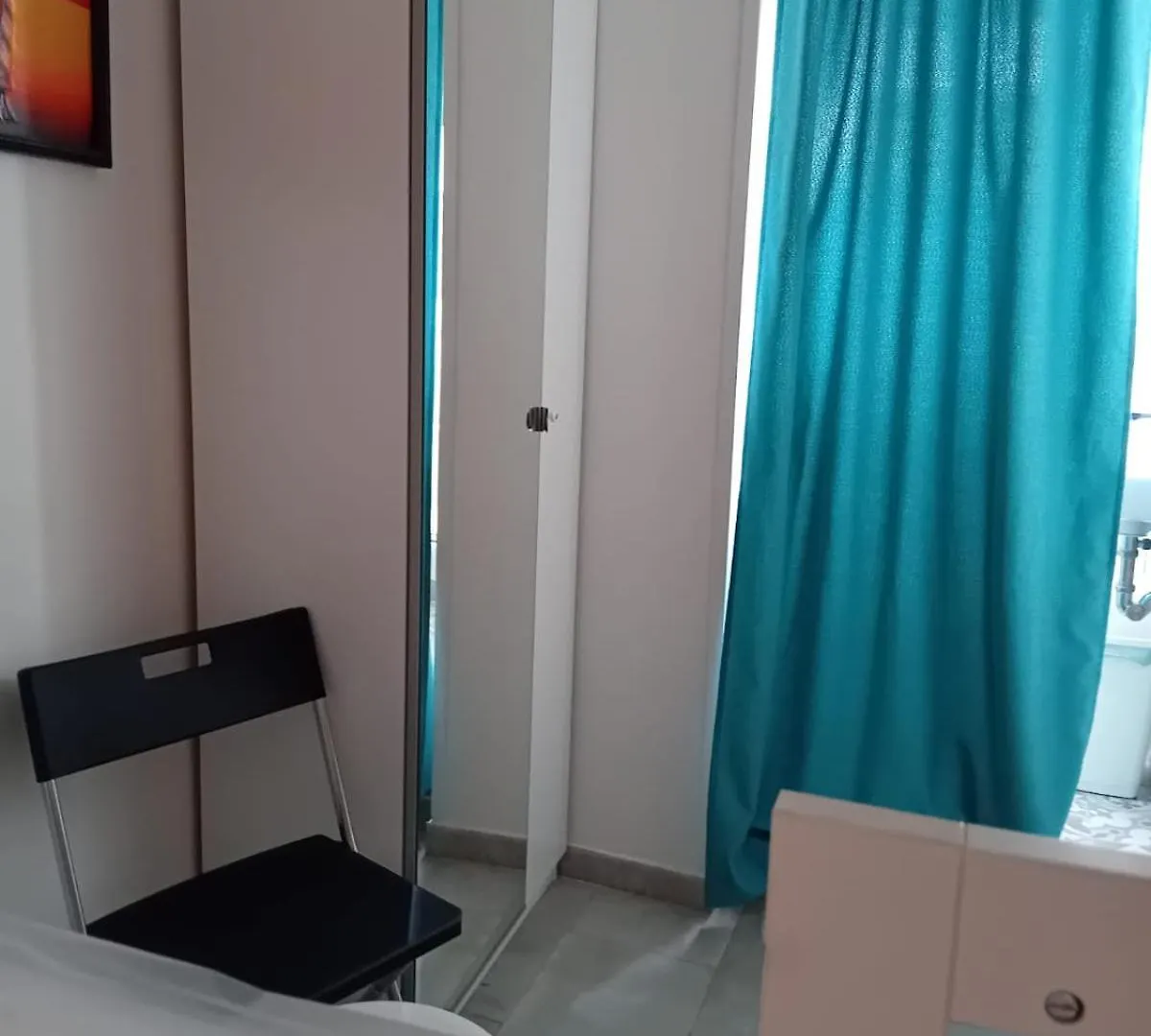 Room In Guest Room - Very Central Room Consisting Of 2 Very Comfortable Sofa Beds With En-Suite Bathroom Catania